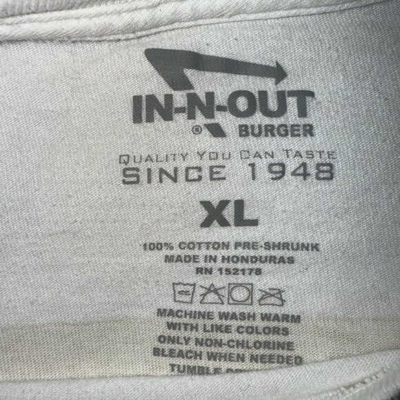 In N Out T Shirt Men XL White 2018 70th Anniversary Ferris Wheel Burger Graphic - Picture 3 of 7